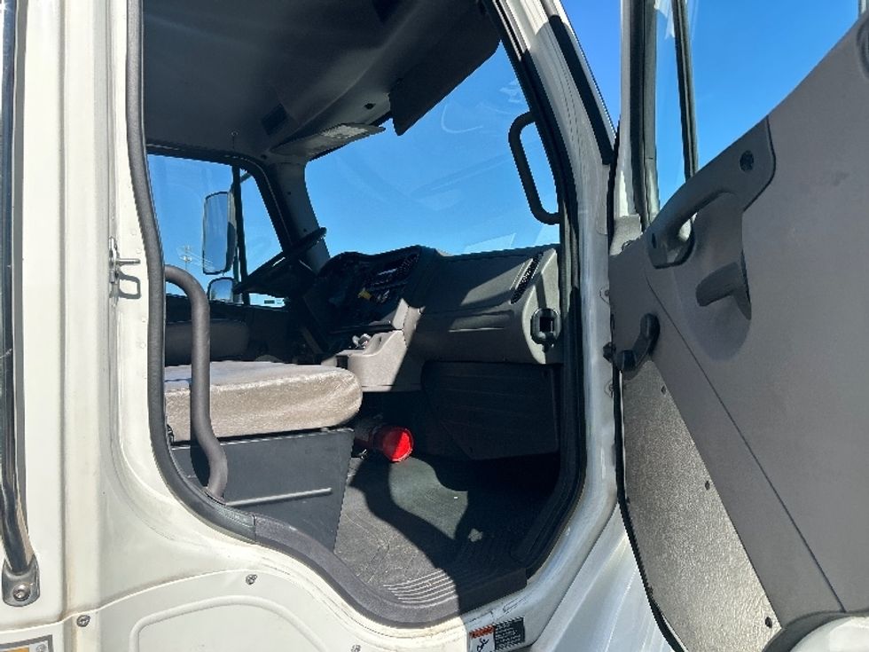 Medium Duty Box Truck-Light and Medium Duty Trucks-Freightliner-2019-M2-New Castle-DE-286,640\n\t\tmiles-$ 37,250 - Image 20