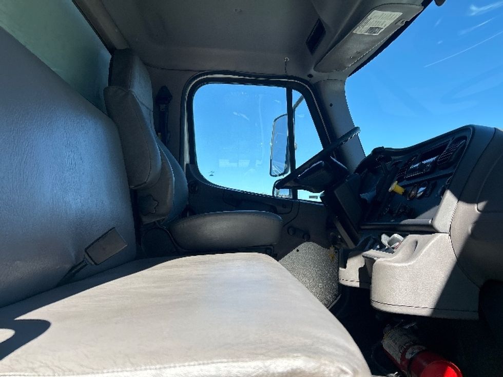 Medium Duty Box Truck-Light and Medium Duty Trucks-Freightliner-2019-M2-New Castle-DE-286,640\n\t\tmiles-$ 37,250 - Image 22