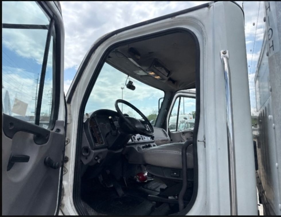 Medium Duty Box Truck-Light and Medium Duty Trucks-Freightliner-2019-M2-Newark-OH-184,758\n\t\tmiles-$ 46,250 - Image 16