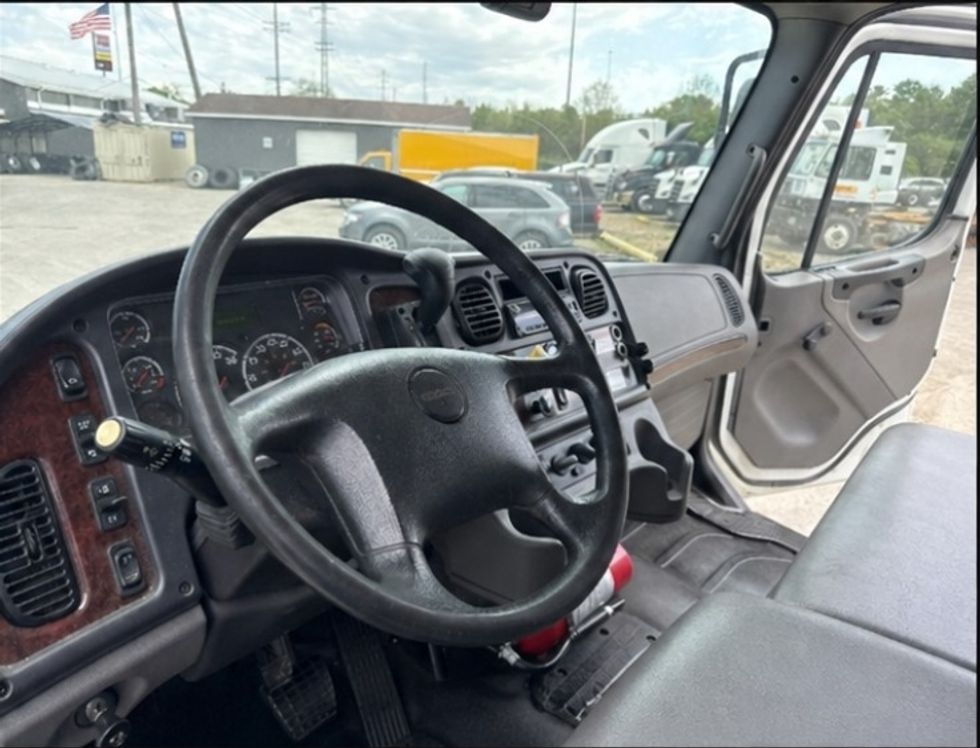 Medium Duty Box Truck-Light and Medium Duty Trucks-Freightliner-2019-M2-Newark-OH-184,758\n\t\tmiles-$ 46,250 - Image 17