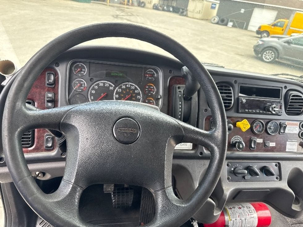 Medium Duty Box Truck-Light and Medium Duty Trucks-Freightliner-2019-M2-Newark-OH-184,758\n\t\tmiles-$ 46,250 - Image 18