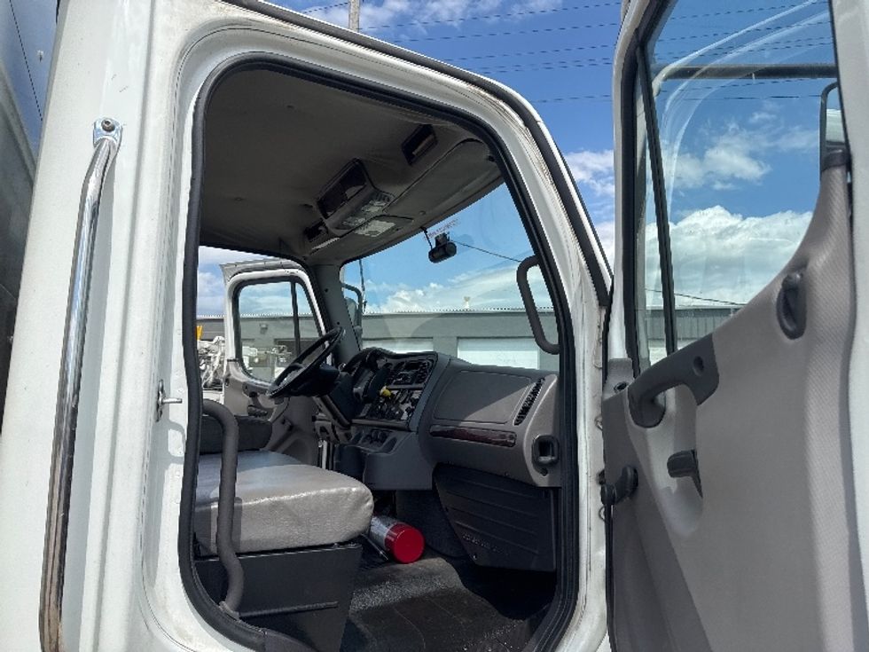 Medium Duty Box Truck-Light and Medium Duty Trucks-Freightliner-2019-M2-Newark-OH-184,758\n\t\tmiles-$ 46,250 - Image 20