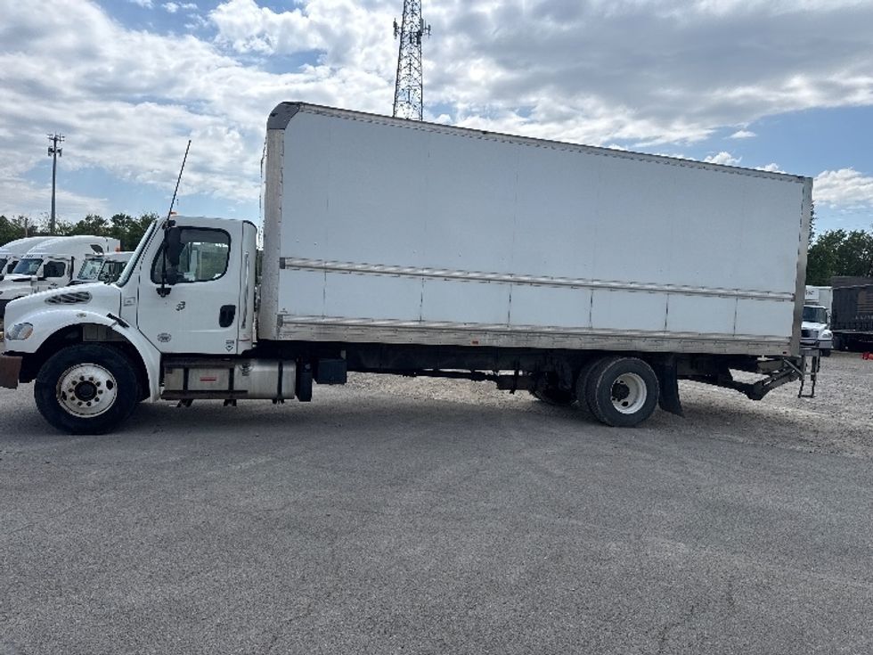 Medium Duty Box Truck-Light and Medium Duty Trucks-Freightliner-2019-M2-Newark-OH-184,758\n\t\tmiles-$ 46,250 - Image 4