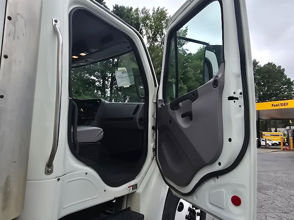 Medium Duty Box Truck-Light and Medium Duty Trucks-Freightliner-2019-M2-Newnan-GA-151,227\n\t\tmiles-$ 53,250 - Image 20