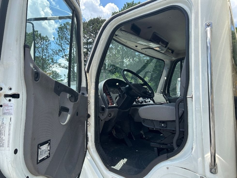 Medium Duty Box Truck-Light and Medium Duty Trucks-Freightliner-2019-M2-Norcross-GA-258,255\n\t\tmiles-$ 42,250 - Image 16