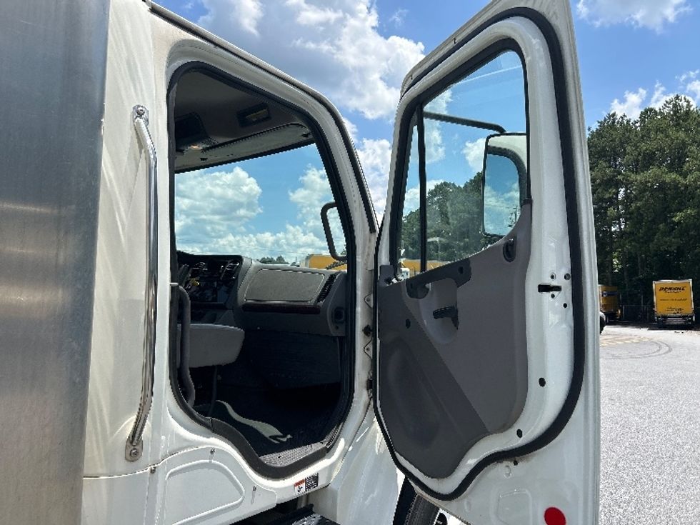 Medium Duty Box Truck-Light and Medium Duty Trucks-Freightliner-2019-M2-Norcross-GA-258,255\n\t\tmiles-$ 42,250 - Image 20