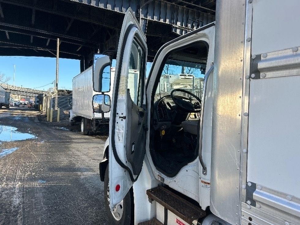 Medium Duty Box Truck-Light and Medium Duty Trucks-Freightliner-2019-M2-North Bergen-NJ-222,106\n\t\tmiles-$ 42,500 - Image 16