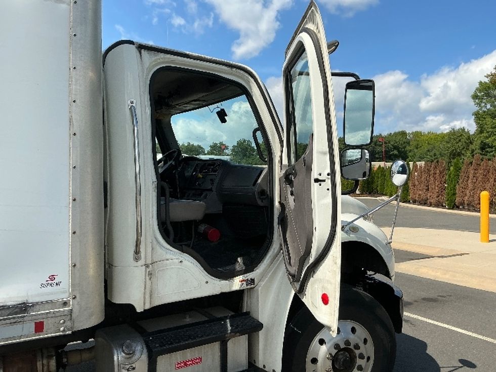 Medium Duty Box Truck-Light and Medium Duty Trucks-Freightliner-2019-M2-North Bergen-NJ-235,739\n\t\tmiles-$ 43,500 - Image 17