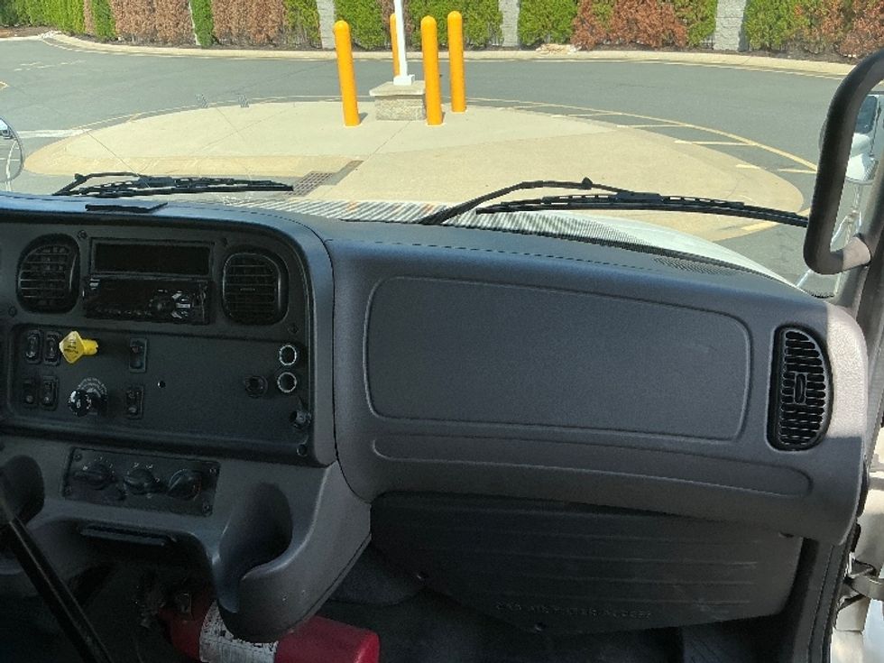 Medium Duty Box Truck-Light and Medium Duty Trucks-Freightliner-2019-M2-North Bergen-NJ-235,739\n\t\tmiles-$ 43,500 - Image 18