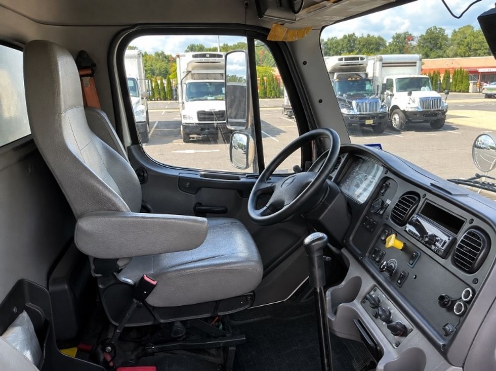 Medium Duty Box Truck-Light and Medium Duty Trucks-Freightliner-2019-M2-North Bergen-NJ-235,739\n\t\tmiles-$ 43,500 - Image 19