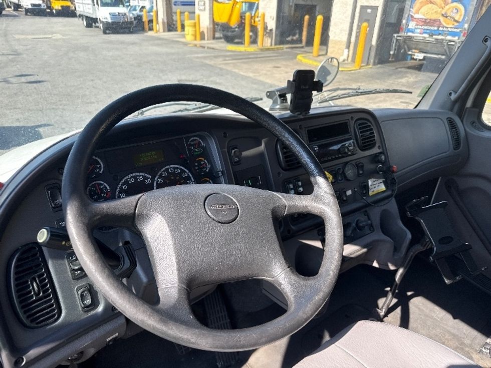 Medium Duty Box Truck-Light and Medium Duty Trucks-Freightliner-2019-M2-North Bergen-NJ-263,828\n\t\tmiles-$ 43,750 - Image 17