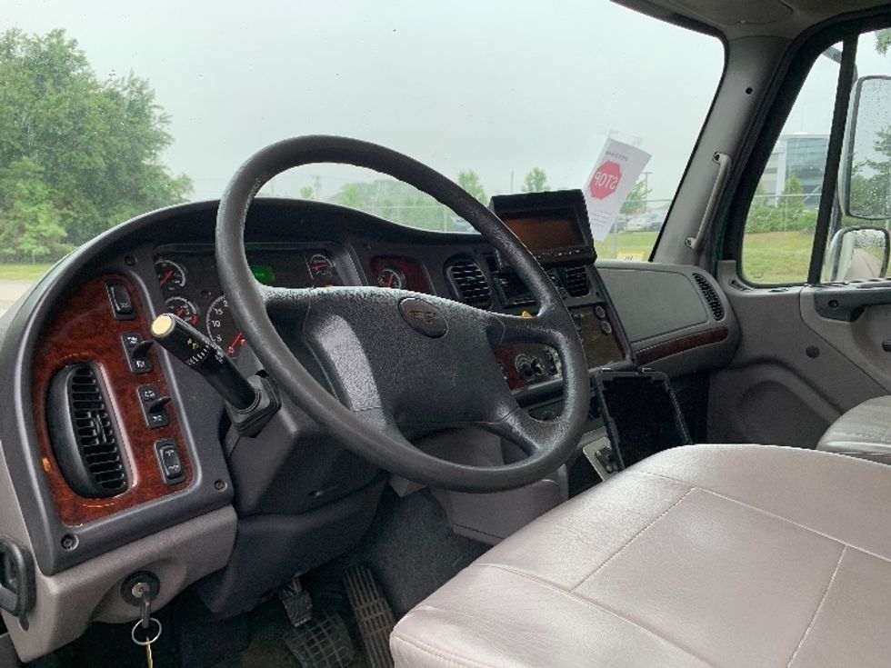 Medium Duty Box Truck-Light and Medium Duty Trucks-Freightliner-2019-M2-Norton-MA-126,024\n\t\tmiles-$ 49,000 - Image 16