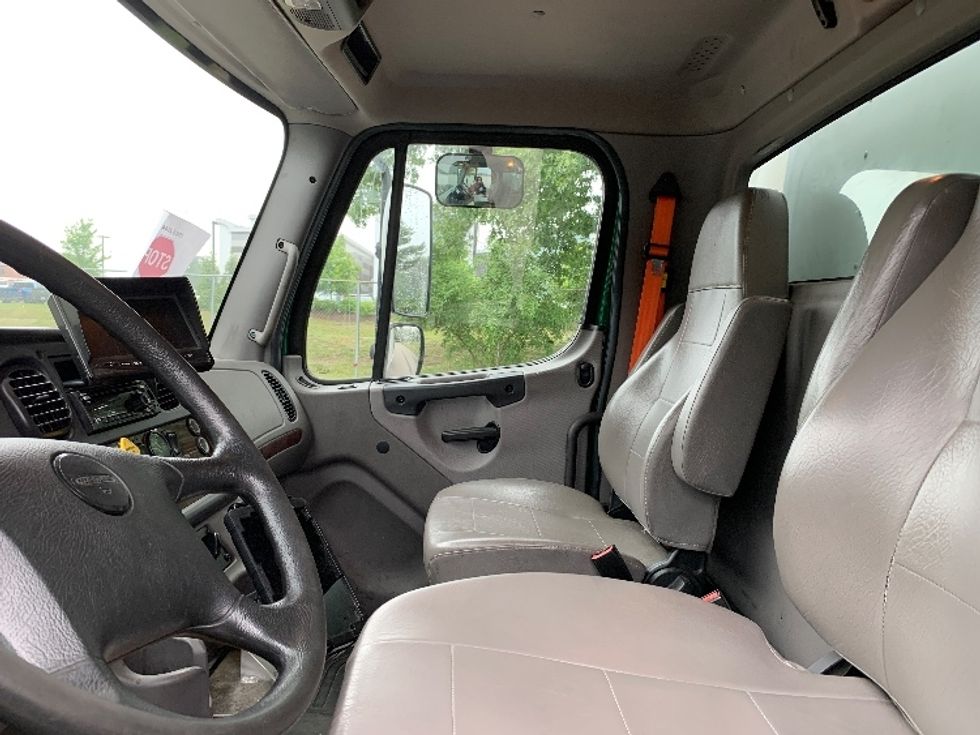 Medium Duty Box Truck-Light and Medium Duty Trucks-Freightliner-2019-M2-Norton-MA-126,024\n\t\tmiles-$ 49,000 - Image 20