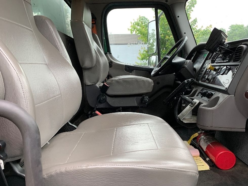 Medium Duty Box Truck-Light and Medium Duty Trucks-Freightliner-2019-M2-Norton-MA-126,024\n\t\tmiles-$ 49,000 - Image 22