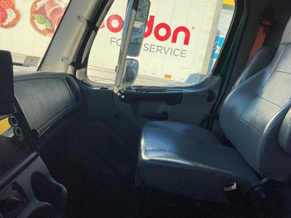 Medium Duty Box Truck-Light and Medium Duty Trucks-Freightliner-2019-M2-Norton-MA-146,293\n\t\tmiles-$ 58,000 - Image 19