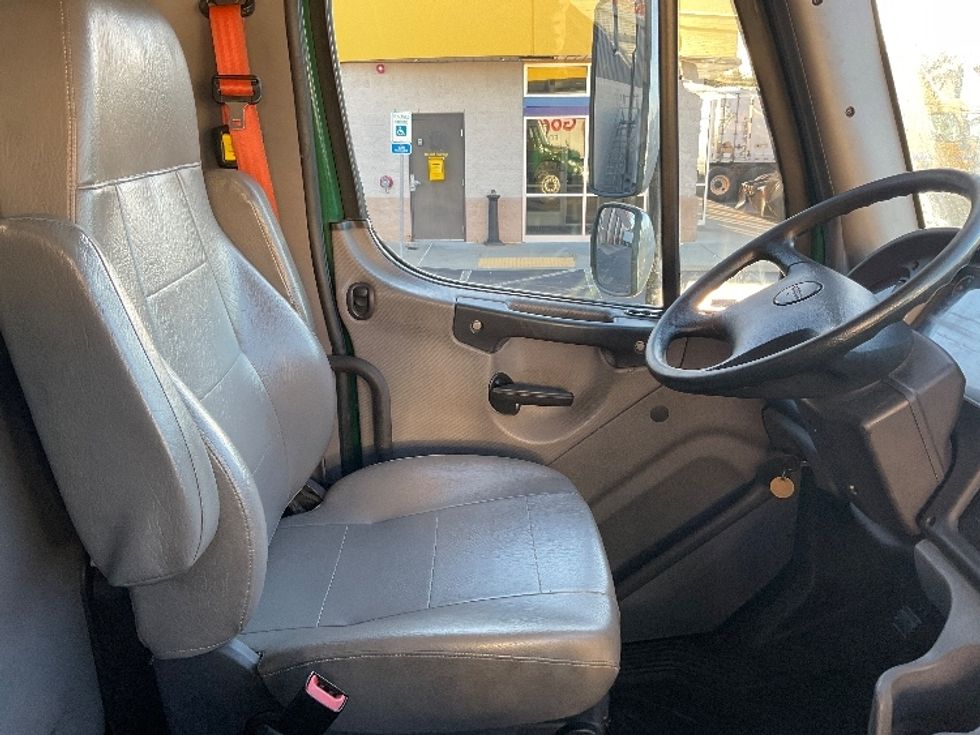 Medium Duty Box Truck-Light and Medium Duty Trucks-Freightliner-2019-M2-Norton-MA-146,293\n\t\tmiles-$ 58,000 - Image 22