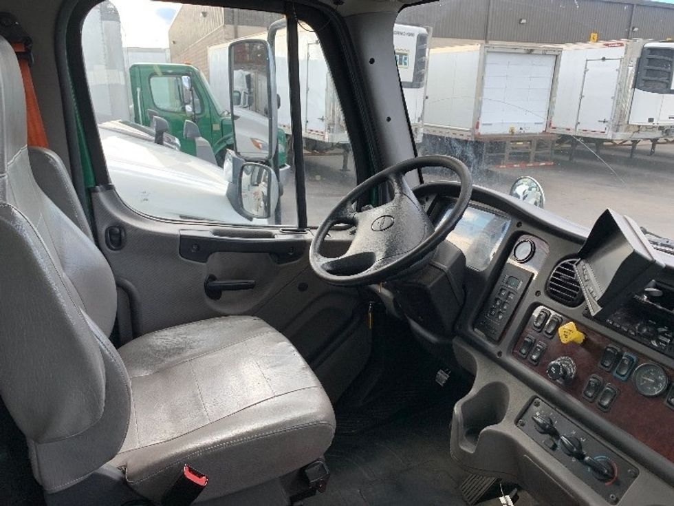 Medium Duty Box Truck-Light and Medium Duty Trucks-Freightliner-2019-M2-Norton-MA-154,127\n\t\tmiles-$ 57,000 - Image 20