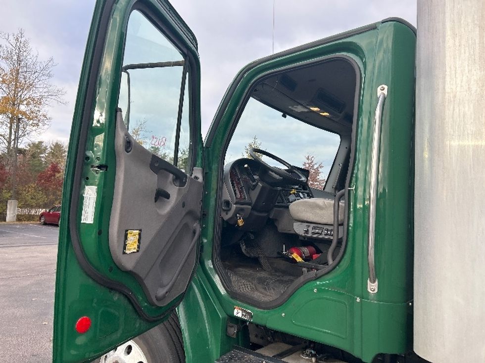 Medium Duty Box Truck-Light and Medium Duty Trucks-Freightliner-2019-M2-Norton-MA-154,280\n\t\tmiles-$ 56,000 - Image 16