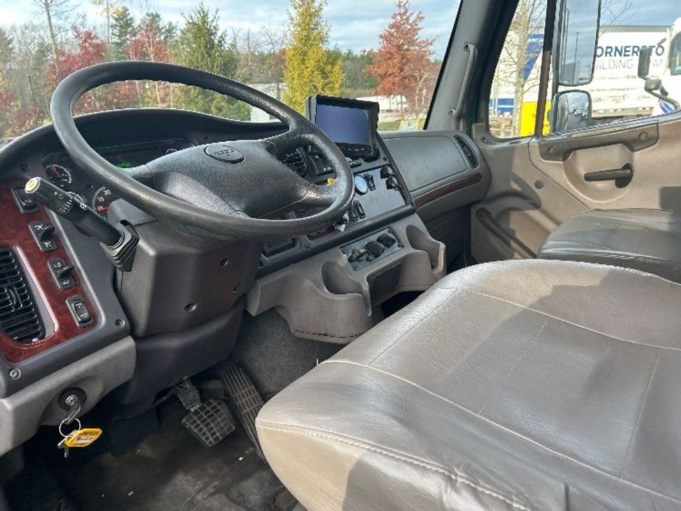 Medium Duty Box Truck-Light and Medium Duty Trucks-Freightliner-2019-M2-Norton-MA-154,280\n\t\tmiles-$ 56,000 - Image 17