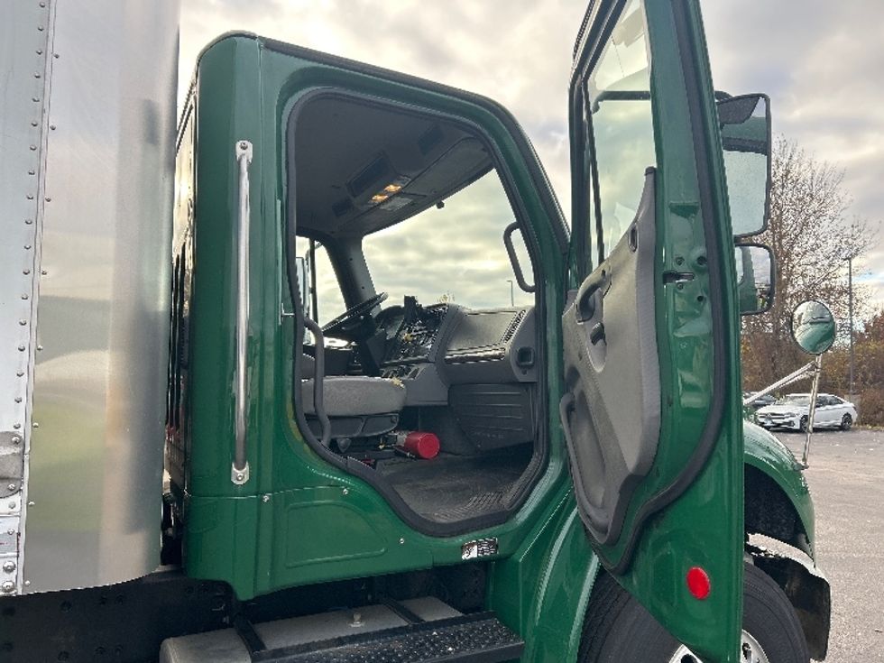 Medium Duty Box Truck-Light and Medium Duty Trucks-Freightliner-2019-M2-Norton-MA-154,280\n\t\tmiles-$ 56,000 - Image 20