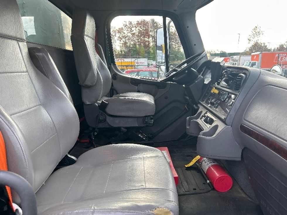 Medium Duty Box Truck-Light and Medium Duty Trucks-Freightliner-2019-M2-Norton-MA-154,280\n\t\tmiles-$ 56,000 - Image 22