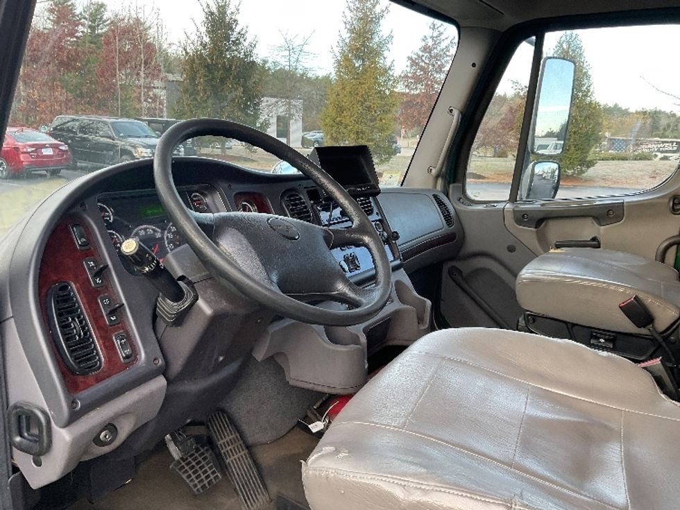 Medium Duty Box Truck-Light and Medium Duty Trucks-Freightliner-2019-M2-Norton-MA-154,320\n\t\tmiles-$ 57,000 - Image 17