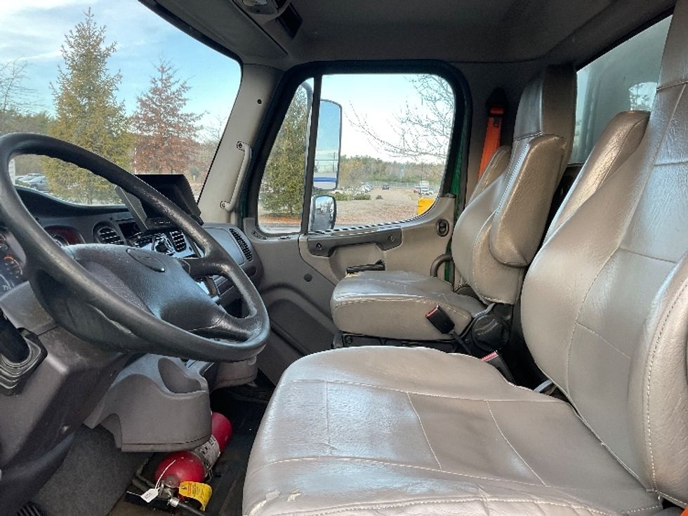 Medium Duty Box Truck-Light and Medium Duty Trucks-Freightliner-2019-M2-Norton-MA-154,320\n\t\tmiles-$ 57,000 - Image 19