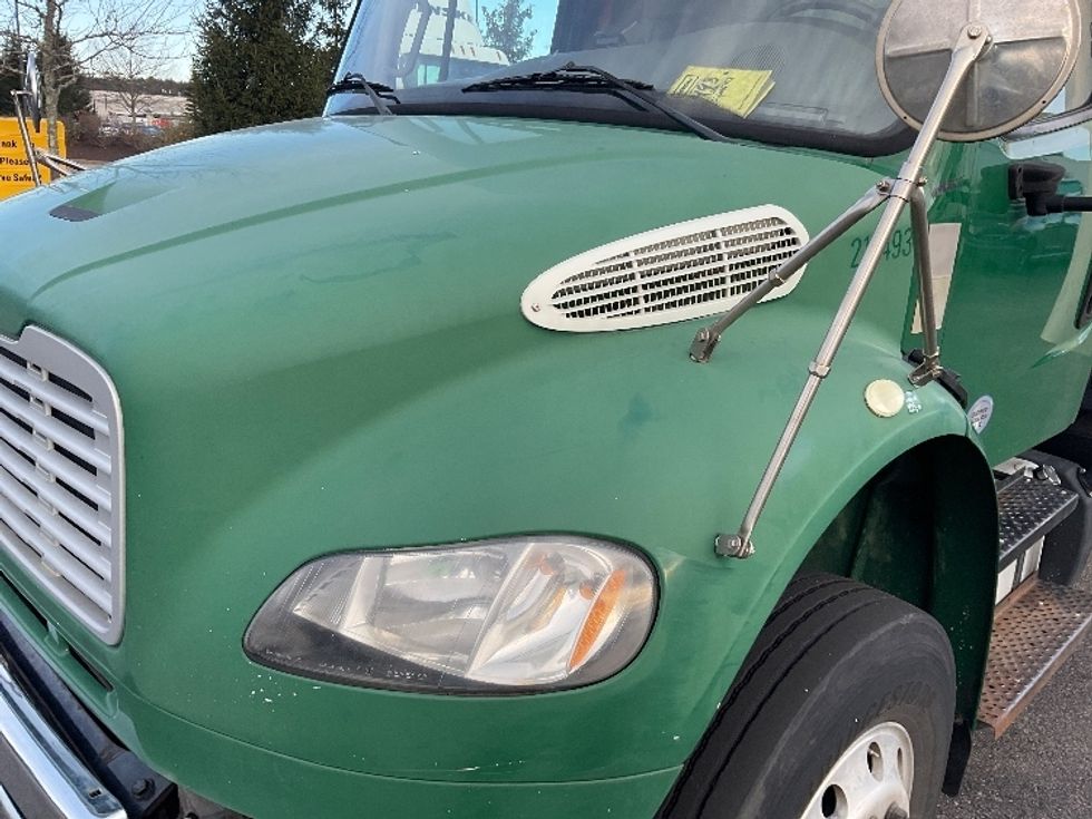 Medium Duty Box Truck-Light and Medium Duty Trucks-Freightliner-2019-M2-Norton-MA-154,320\n\t\tmiles-$ 57,000 - Image 28