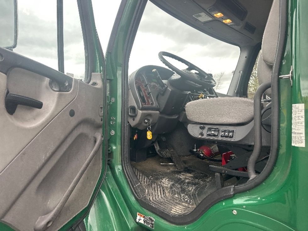 Medium Duty Box Truck-Light and Medium Duty Trucks-Freightliner-2019-M2-Norton-MA-154,460\n\t\tmiles-$ 57,000 - Image 14