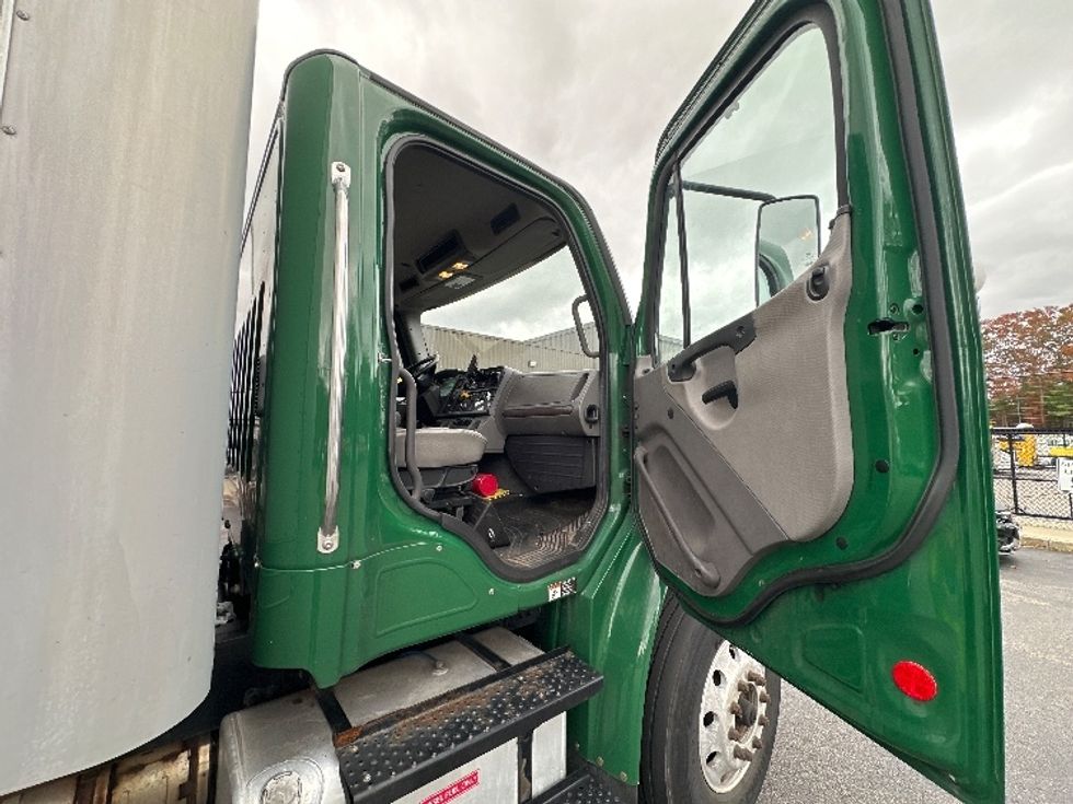 Medium Duty Box Truck-Light and Medium Duty Trucks-Freightliner-2019-M2-Norton-MA-154,460\n\t\tmiles-$ 57,000 - Image 18