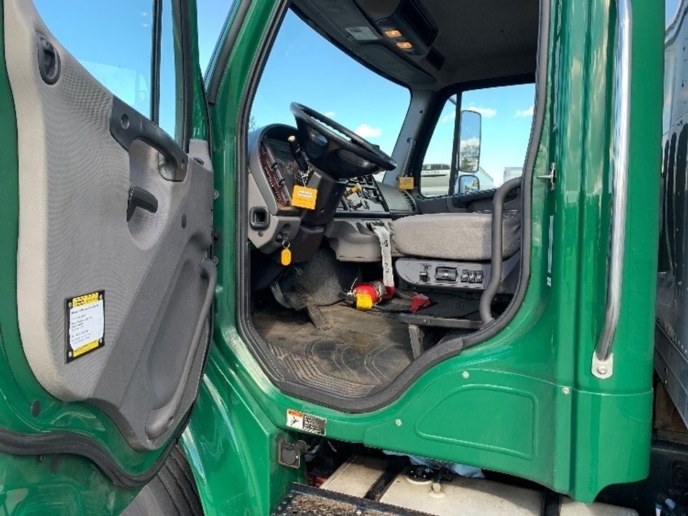 Medium Duty Box Truck-Light and Medium Duty Trucks-Freightliner-2019-M2-Norton-MA-154,608\n\t\tmiles-$ 57,000 - Image 15