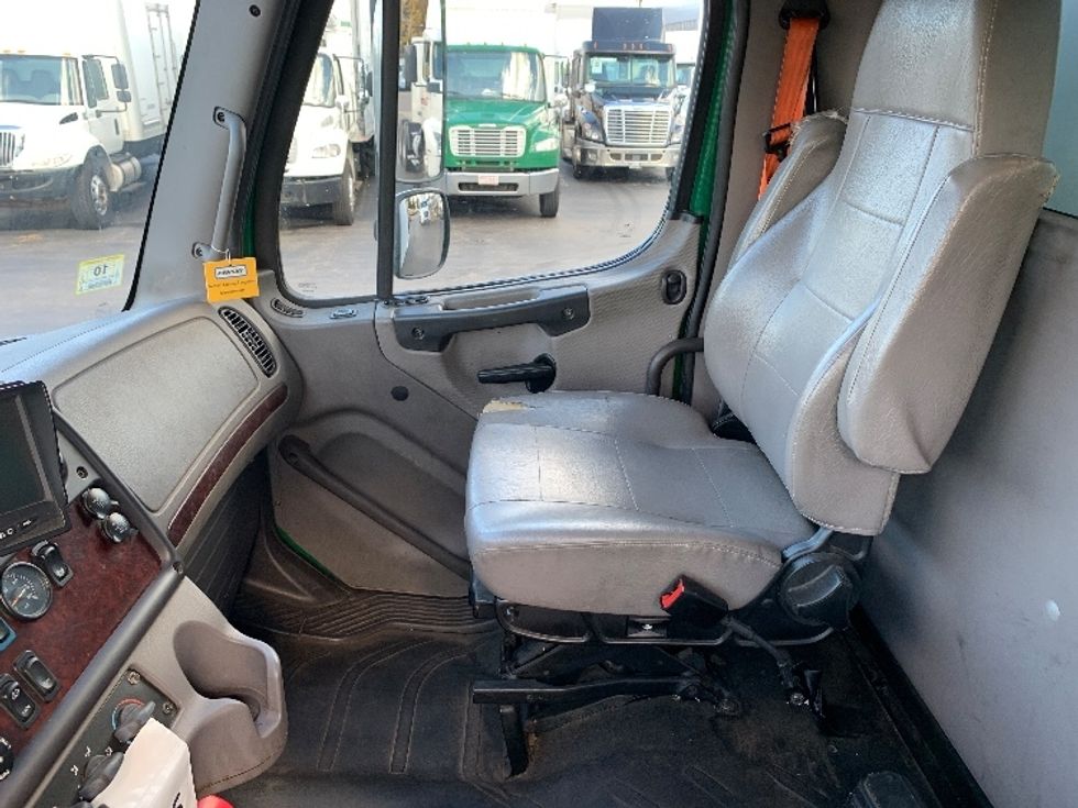 Medium Duty Box Truck-Light and Medium Duty Trucks-Freightliner-2019-M2-Norton-MA-154,608\n\t\tmiles-$ 57,000 - Image 18