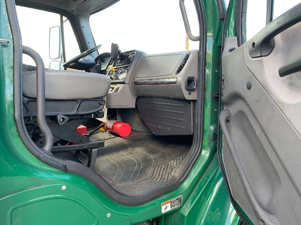 Medium Duty Box Truck-Light and Medium Duty Trucks-Freightliner-2019-M2-Norton-MA-154,608\n\t\tmiles-$ 57,000 - Image 19
