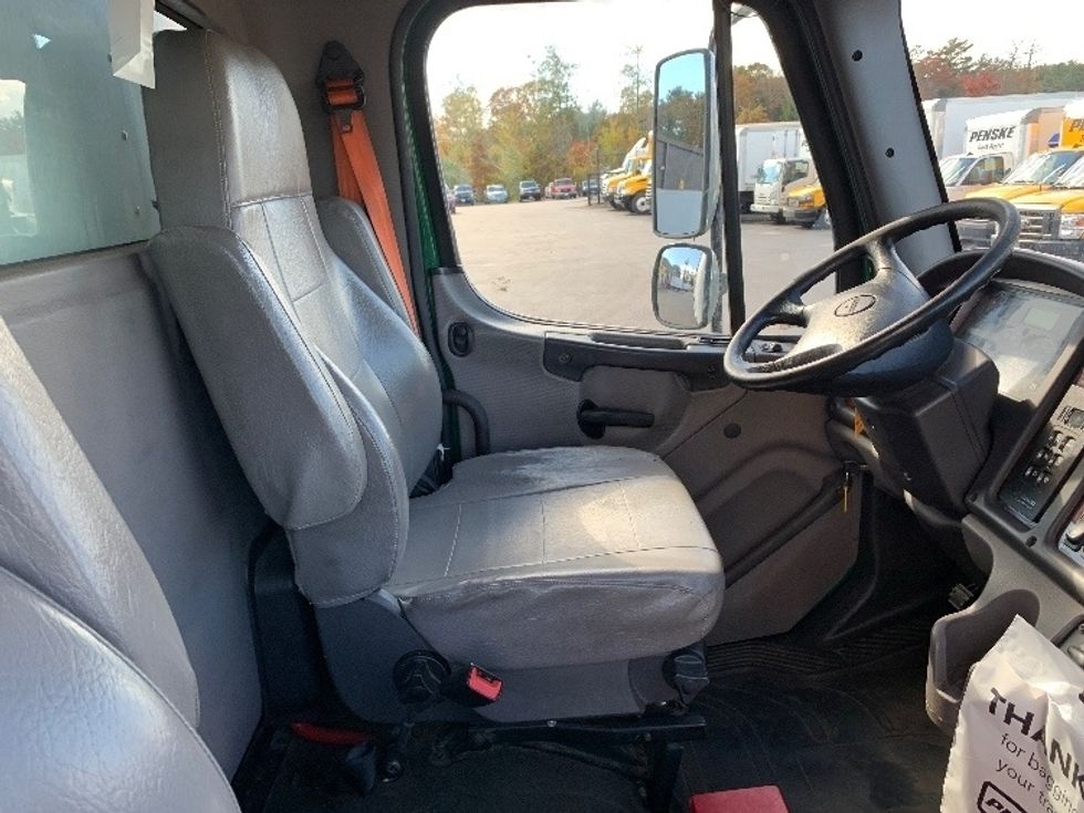 Medium Duty Box Truck-Light and Medium Duty Trucks-Freightliner-2019-M2-Norton-MA-154,608\n\t\tmiles-$ 57,000 - Image 21