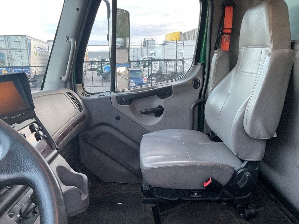 Medium Duty Box Truck-Light and Medium Duty Trucks-Freightliner-2019-M2-Norton-MA-154,618\n\t\tmiles-$ 57,000 - Image 18