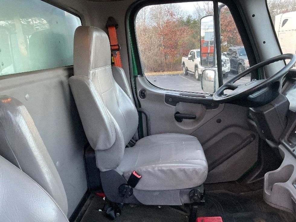 Medium Duty Box Truck-Light and Medium Duty Trucks-Freightliner-2019-M2-Norton-MA-154,618\n\t\tmiles-$ 57,000 - Image 21