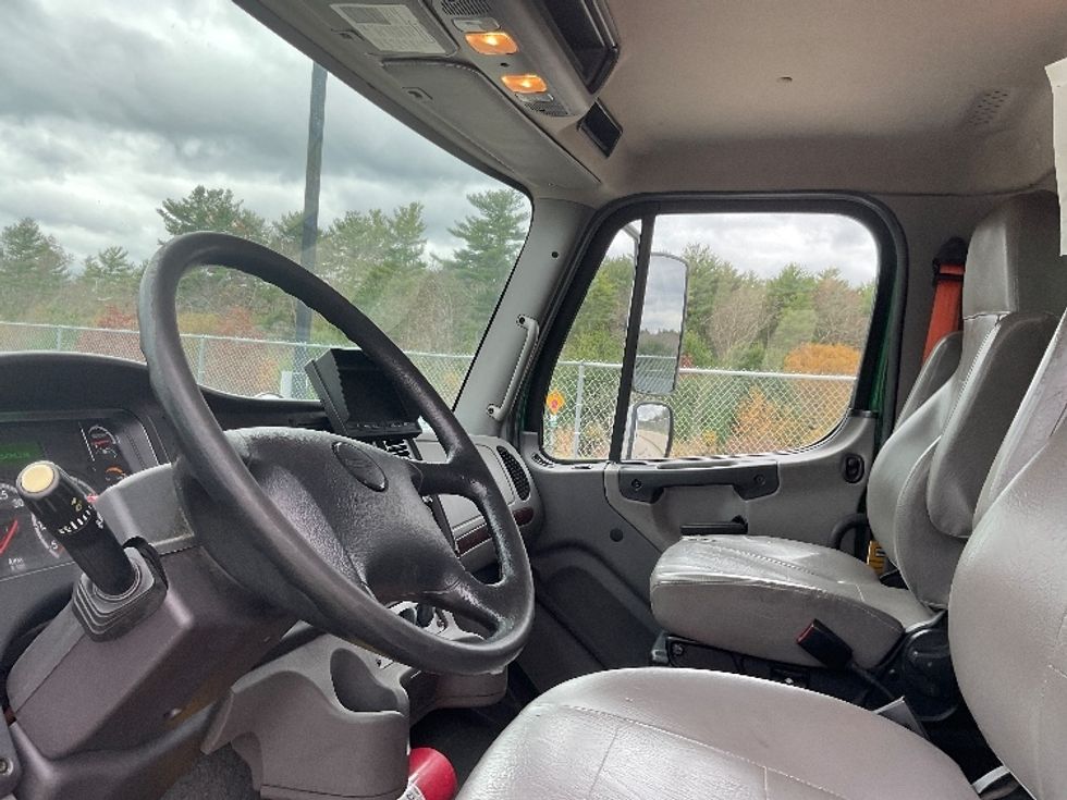 Medium Duty Box Truck-Light and Medium Duty Trucks-Freightliner-2019-M2-Norton-MA-154,766\n\t\tmiles-$ 57,000 - Image 16