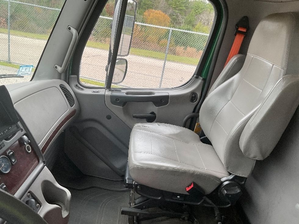 Medium Duty Box Truck-Light and Medium Duty Trucks-Freightliner-2019-M2-Norton-MA-154,766\n\t\tmiles-$ 57,000 - Image 18