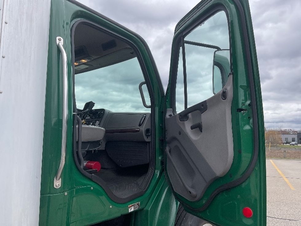 Medium Duty Box Truck-Light and Medium Duty Trucks-Freightliner-2019-M2-Norton-MA-154,766\n\t\tmiles-$ 57,000 - Image 19