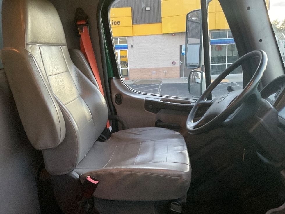 Medium Duty Box Truck-Light and Medium Duty Trucks-Freightliner-2019-M2-Norton-MA-154,889\n\t\tmiles-$ 56,750 - Image 22