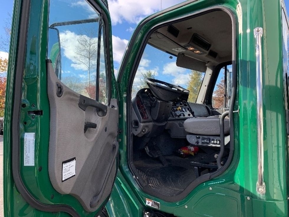 Medium Duty Box Truck-Light and Medium Duty Trucks-Freightliner-2019-M2-Norton-MA-157,126\n\t\tmiles-$ 59,250 - Image 16