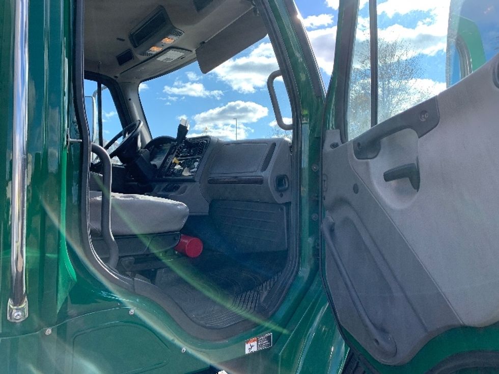 Medium Duty Box Truck-Light and Medium Duty Trucks-Freightliner-2019-M2-Norton-MA-157,126\n\t\tmiles-$ 59,250 - Image 20