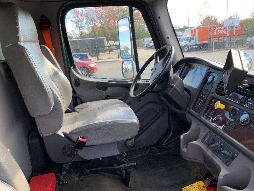 Medium Duty Box Truck-Light and Medium Duty Trucks-Freightliner-2019-M2-Norton-MA-157,126\n\t\tmiles-$ 59,250 - Image 22