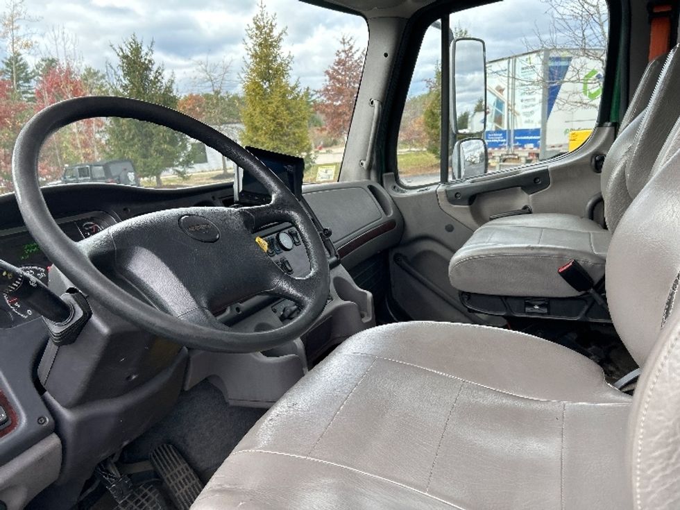 Medium Duty Box Truck-Light and Medium Duty Trucks-Freightliner-2019-M2-Norton-MA-159,497\n\t\tmiles-$ 59,000 - Image 17