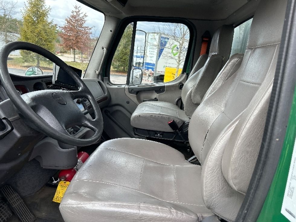 Medium Duty Box Truck-Light and Medium Duty Trucks-Freightliner-2019-M2-Norton-MA-159,497\n\t\tmiles-$ 59,000 - Image 19