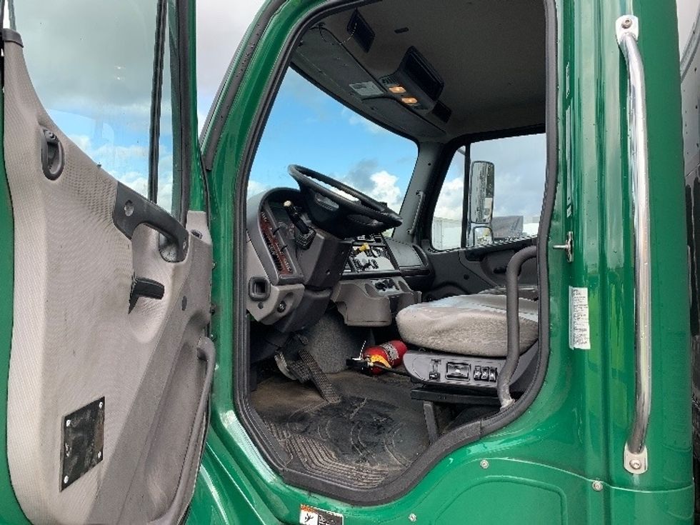 Medium Duty Box Truck-Light and Medium Duty Trucks-Freightliner-2019-M2-Norton-MA-159,989\n\t\tmiles-$ 56,250 - Image 15