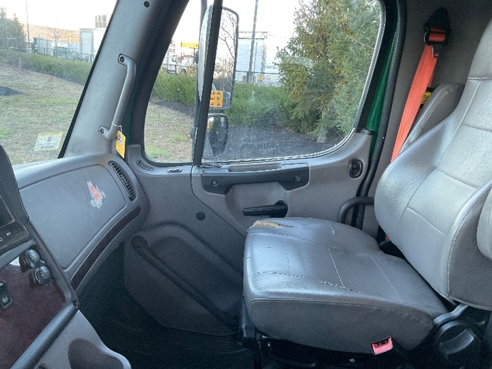 Medium Duty Box Truck-Light and Medium Duty Trucks-Freightliner-2019-M2-Norton-MA-161,281\n\t\tmiles-$ 56,000 - Image 19