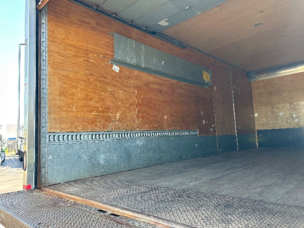 Medium Duty Box Truck-Light and Medium Duty Trucks-Freightliner-2019-M2-Norton-MA-170,231\n\t\tmiles-$ 31,000 - Image 11