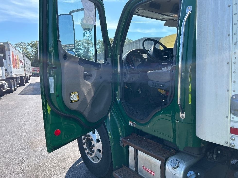 Medium Duty Box Truck-Light and Medium Duty Trucks-Freightliner-2019-M2-Norton-MA-170,231\n\t\tmiles-$ 31,000 - Image 16