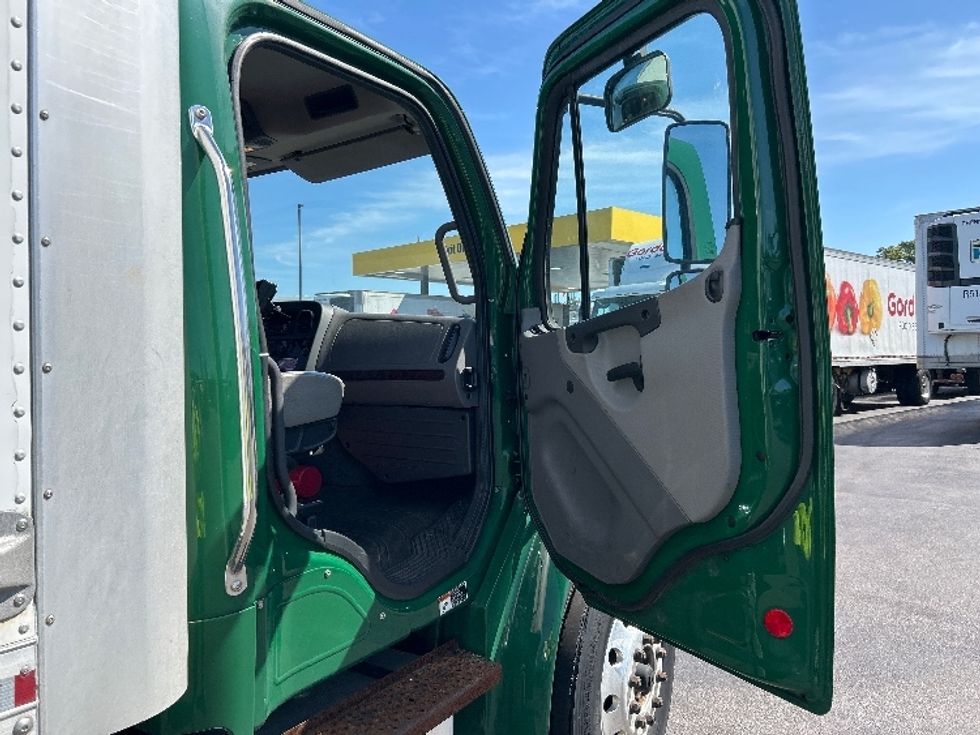 Medium Duty Box Truck-Light and Medium Duty Trucks-Freightliner-2019-M2-Norton-MA-170,231\n\t\tmiles-$ 31,000 - Image 20